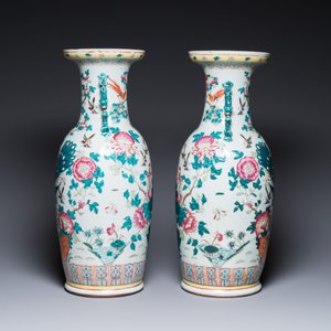 Paire de vases en porcelaine de Chine famille rose à décor de paons et de phénix, 19ème — photo 4