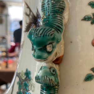 Paire de vases en porcelaine de Chine famille rose à décor de phénix et de faisans, 19ème — photo 17