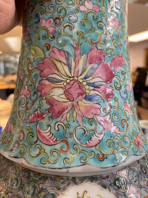 Paire de vases en porcelaine de Chine famille rose à fond turquoise, 19ème — photo 12