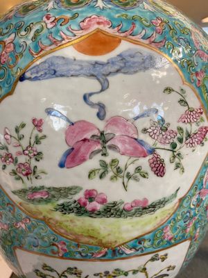 Paire de vases en porcelaine de Chine famille rose à fond turquoise, 19ème — photo 13