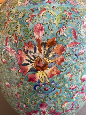 Paire de vases en porcelaine de Chine famille rose à fond turquoise, 19ème — photo 16