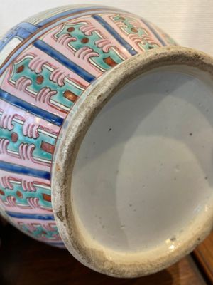 Paire de vases en porcelaine de Chine famille rose aux anses en forme d'éléphant, 19ème — photo 11