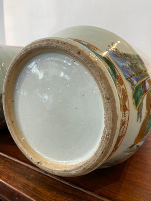 Paire de vases en porcelaine de Chine famille rose de Canton à décor d'immortels, 19ème — photo 8