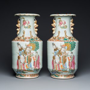 Paire de vases en porcelaine de Chine famille rose de Canton à décor d'immortels, 19ème — photo 1