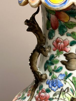 Paire de vases en porcelaine de Chine famille rose de Canton à décor du roman 'Au bord de l'eau 水滸傳', 19ème — photo 8