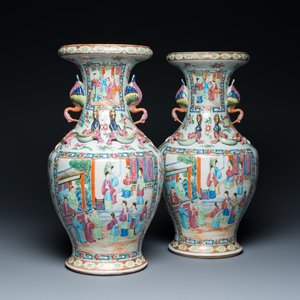 Paire de vases en porcelaine de Chine famille rose de Canton aux anses en forme de canards, 19ème — photo 1