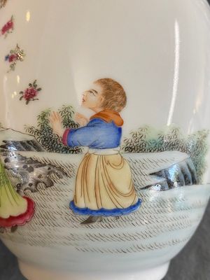 Paire de vases en porcelaine de Chine famille rose, marque de Qianlong, 20ème — photo 9