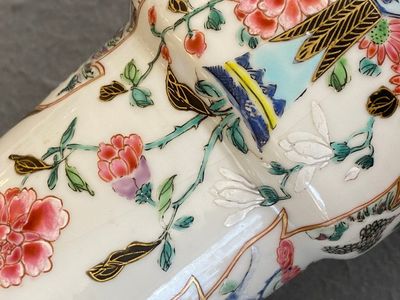 Paire de vases en porcelaine de Chine famille rose montés en lampes en bronze doré, Yongzheng — photo 12