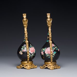 Paire de vases en porcelaine de Chine famille rose sur fond noir aux montures en bronze doré, Yongzheng — photo 3