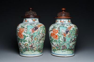 Paire de vases en porcelaine de Chine famille verte à décor de faisans, Kangxi