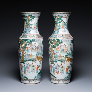 Paire de vases en porcelaine de Chine famille verte de Canton à décor de scènes de jardin, 19ème — photo 1