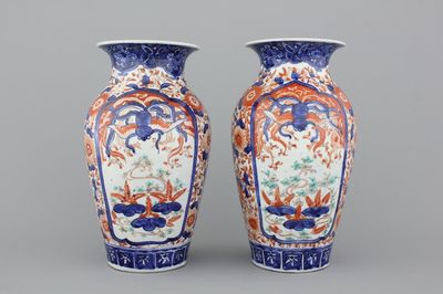 Paire de vases en porcelaine de Japon Imari, fin Meiji, 19e