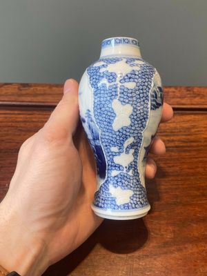 Paire de vases et quatre salerons en porcelaine de Chine en bleu et blanc, famille rose et de style Imari, Kangxi/Qianlong — photo 48