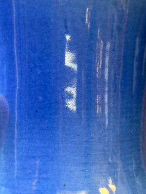 Paire de vases murals en porcelaine de Chine en bleu monochrome en forme de bamboo, 19/20ème — photo 4