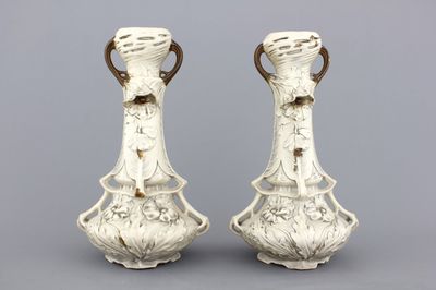 Paire de vases Royal Dux, 20e