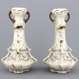 Paire de vases Royal Dux, 20e — photo 1