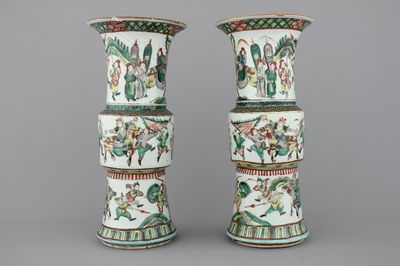 Paire de vases wucai en porcelaine de Chine, 19e