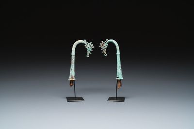 Paire d'hampes en bronze, Chine, Période des Royaumes Combattants, 5/3ème av. J.-C.