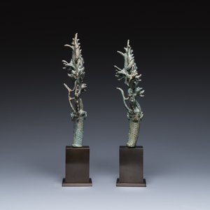 Paire d'ornements à décor de danseuses Apsaras en bronze de style Bayon, Khmer, Cambodge, époque Angkor, 13ème — photo 2