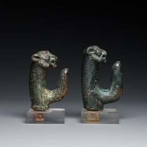 Paire d'ornements romains en forme de tête de panthère et crochets en forme de doigt en bronze, ca. 2ème — photo 5