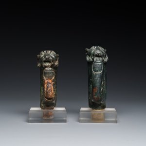 Paire d'ornements romains en forme de tête de panthère et crochets en forme de doigt en bronze, ca. 2ème — photo 6