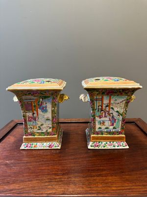 Paire pots aux fleurs en porcelaine de Chine famille rose de Canton, 19ème — photo 3