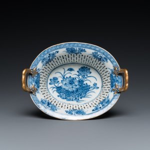Panier ajouré sur son présentoir en porcelaine de Chine en bleu et blanc, Qianlong — photo 8
