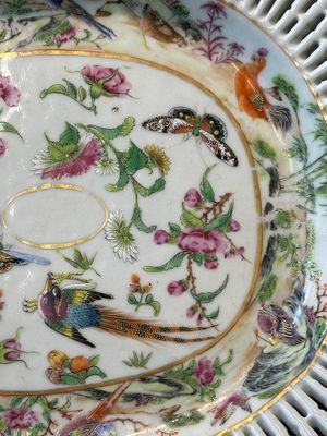 Panier ajouré sur son support en porcelaine de Chine Famille rose de Canton, 19ème — photo 4