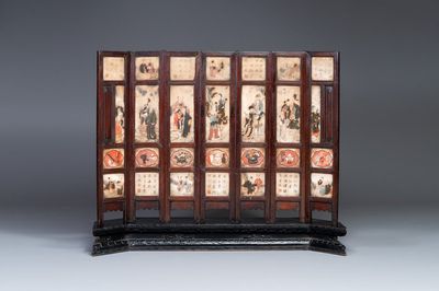 Paravent de table sept volets en bois à plaques de marbre peintes, Chine, 19ème