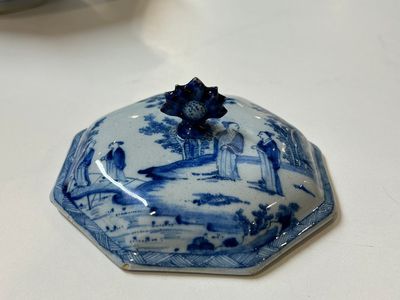 Partie de service à thé de cinq pièces en faïence de Delft en bleu et blanc, 18ème — photo 5
