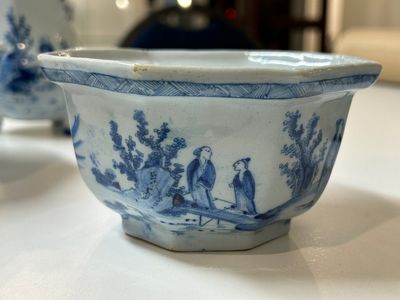Partie de service à thé de cinq pièces en faïence de Delft en bleu et blanc, 18ème — photo 6