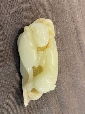 Pendentif en jade sculpté figurant deux chats, Chine, Qing — photo 1
