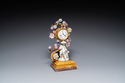 Pendule en porcelaine à monture en bronze doré, France, 18/19ème