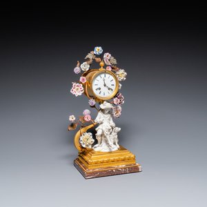 Pendule en porcelaine à monture en bronze doré, France, 18/19ème — photo 1