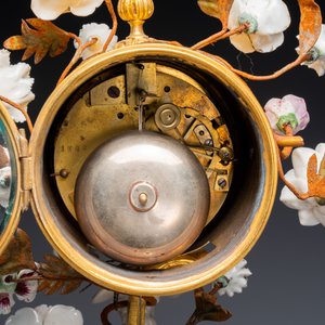 Pendule en porcelaine à monture en bronze doré, France, 18/19ème — photo 6