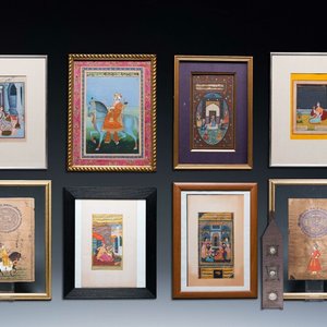 Persian and Indian school: eight miniatures with figurative designs and three portrait miniatures, 19/20th C. — photo 1