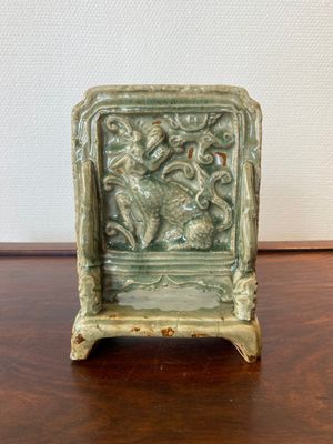Petit écran de table en porcelaine de Chine en céladon de Longquan, Ming — photo 1