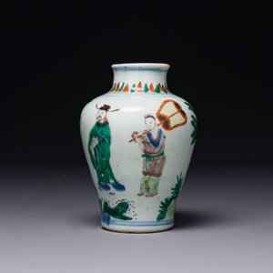 Petit pot en porcelaine de Chine wucai à décor de figures dans un paysage, période Transition — photo 2