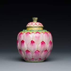Petit vase couvert en forme de lotus en porcelaine de Chine famille rose, marque et probablement époque de Qianlong — photo 3