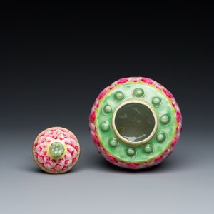 Petit vase couvert en forme de lotus en porcelaine de Chine famille rose, marque et probablement époque de Qianlong — photo 6
