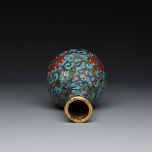 Petit vase de forme bouteille en émaux cloisonnés à décor de rinceaux de lotus, Chine, marque et époque de Qianlong — photo 5