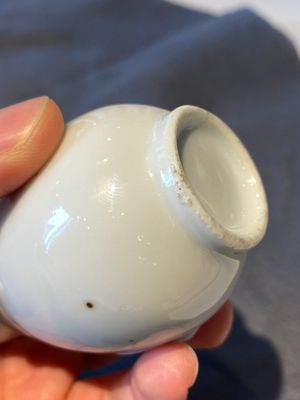 Petit vase de forme 'hu' en porcelaine blanc de Chine de Dehua aux anses en forme d'éléphants, 18ème — photo 5