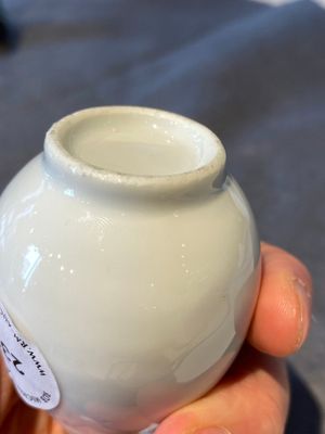 Petit vase de forme 'hu' en porcelaine blanc de Chine de Dehua aux anses en forme d'éléphants, 18ème — photo 6