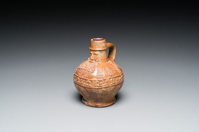 Petite cruche bellarmine en grès aux médaillons aux portraits, Cologne, 16ème