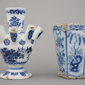 Petite tulipière et vase à fleurs en faïence de Delft, bleu et blanc, 17e-18e — photo 11