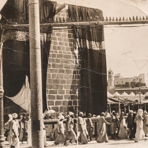 Photo en noir et blanc de la Kaaba à Mecque, datée 1914 — photo 4