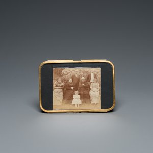 Photo inconnue de Guido Gezelle avec la famille Nolf-Beck, vers 1898 — photo 2