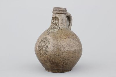 Pichet bellarmine en grès de Raeren, 17e