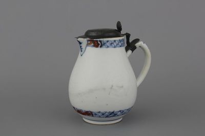 Pichet doucai en porcelaine de Chine avec monture en étain, Qianlong, 18e