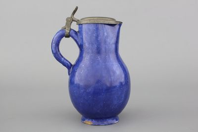 Pichet en faïence de Bruxelles, monochrome bleu, avec monture en étain, 18e